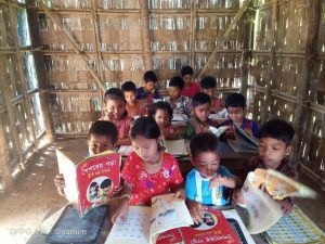 カリタスバングラデシュ運営の学校で学ぶ子どもたち